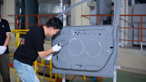 探秘嵐圖世界級(jí)4.0數(shù)字工廠(chǎng) 田亮李銳首開(kāi)汽車(chē)品牌最大盲盒，揭秘科技與匠心交融